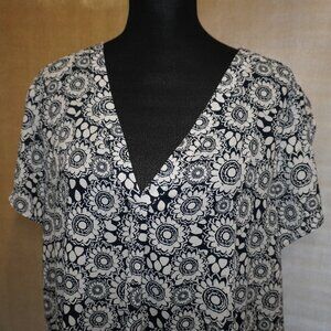 NWT- LOFT Navy and White Floral Print Short Sleeve Blouse
